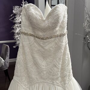 Elegant Diamond WhiteLace and beaded Wedding Dress